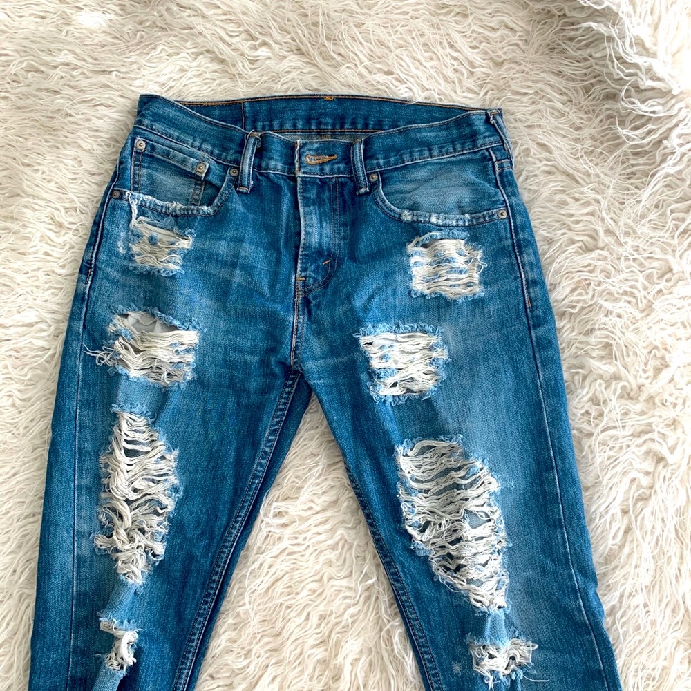 Levis destroyed jeans